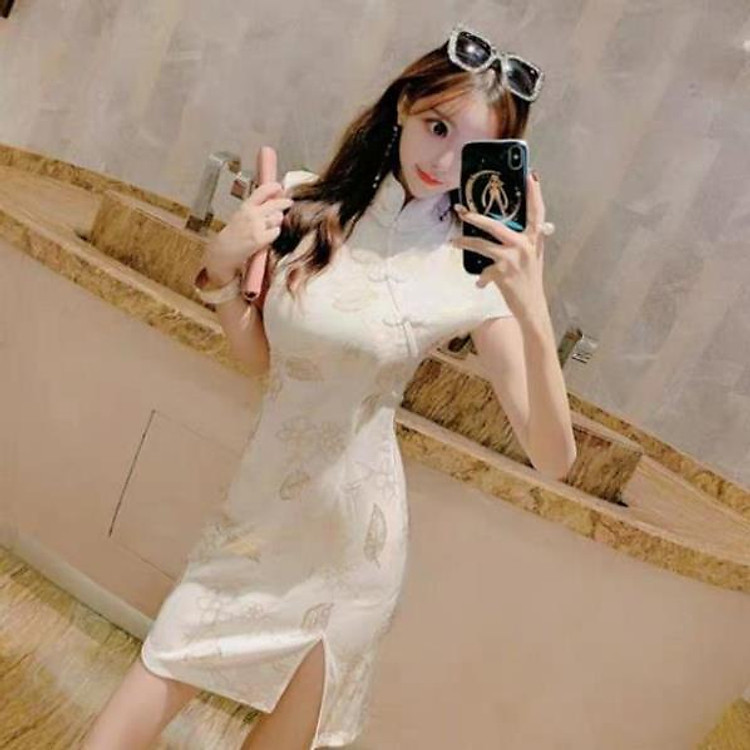 Sườn xám cách tân trắng kem