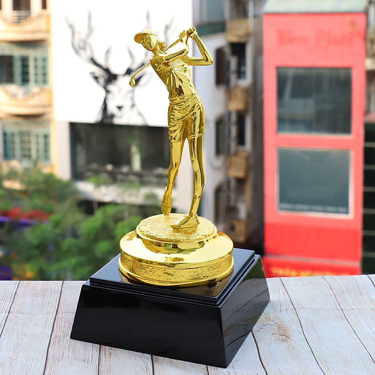 Tượng Nữ Chơi Golf Mạ Vàng - Ảnh 3