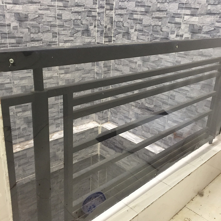 tấm nhựa trong suốt bọc lan can cầu thang , ban công , cửa cổng