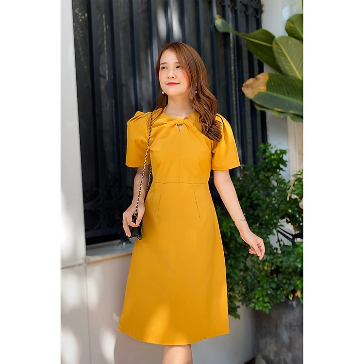 Đầm nơ cổ xếp ly tay BEMINE MT1236VANG