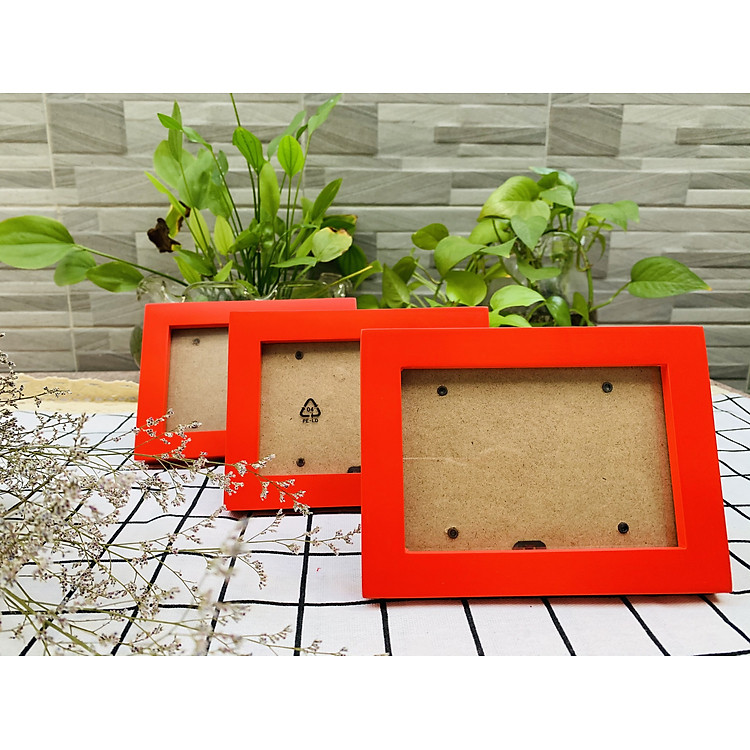 Khung ảnh để bàn gỗ thông BINBIN KAT155 (9x13cm – Đỏ)