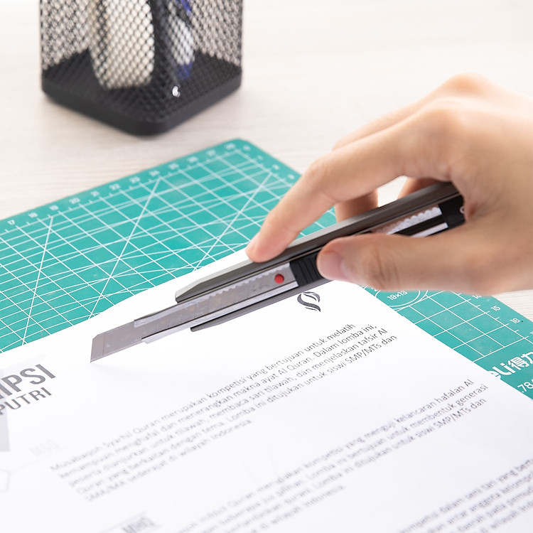 Dao rọc giấy kim loại Deli (13 lưỡi) - Ảnh 6