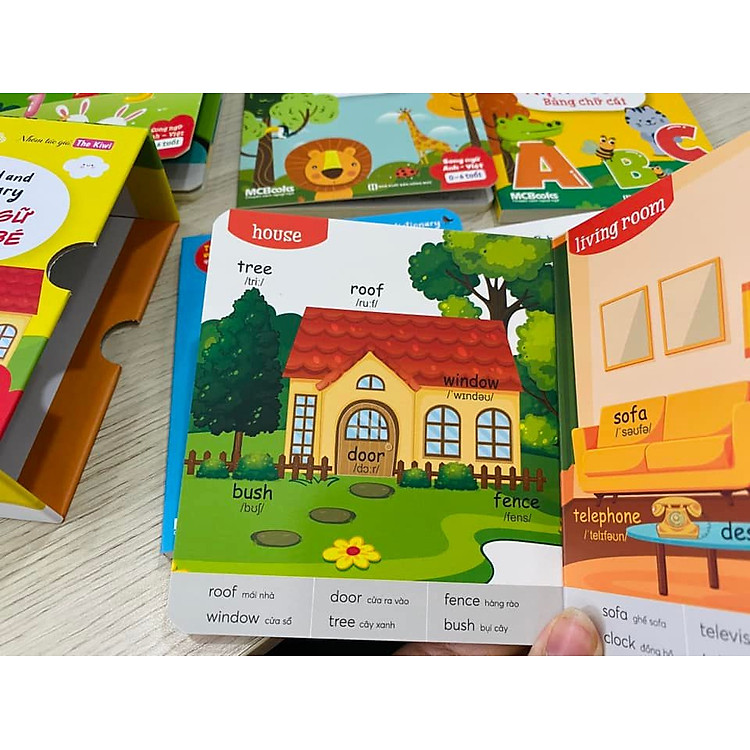 Từ điển song ngữ qua tranh cho bé - Baby's first words and picture dictionary - Ảnh 4