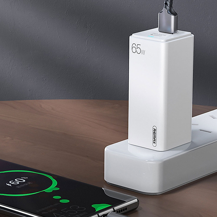 Sạc Nhanh Remax 65W GaN Công Nghệ Mới Siêu Nhỏ Mini, 2 Cổng Sạc Type C & USB Chuẩn QC3.0/PD3.0, Sạc Cho Đa Thiết Bị Tất Cả Trong Một - Hàng Chính Hãng