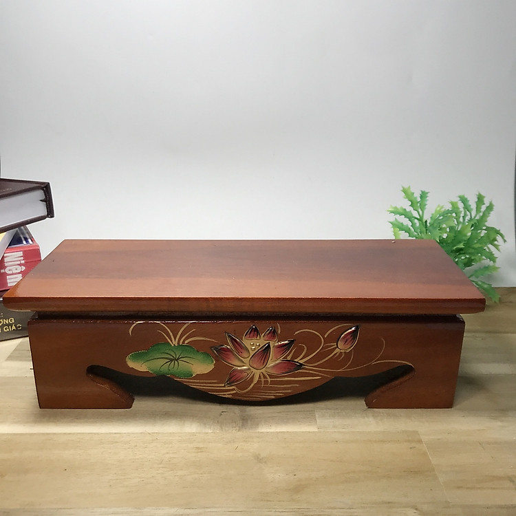 Đôn gỗ kê tượng dài khắc hoa sen nổi, đế gỗ đặt tượng thờ