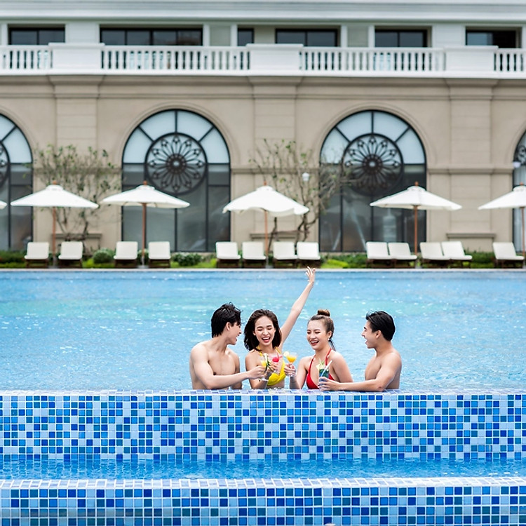 Gói 3N2Đ Vinpearl VinHolidays Fiesta 4* Phú Quốc - 02 Bữa Buffet Sáng, 01 Ngày Vui Chơi VinWonders Hoặc Vườn Thú Safari, Hồ Bơi Lớn, Khách Sạn Nằm Trong Quần Thể Grand World