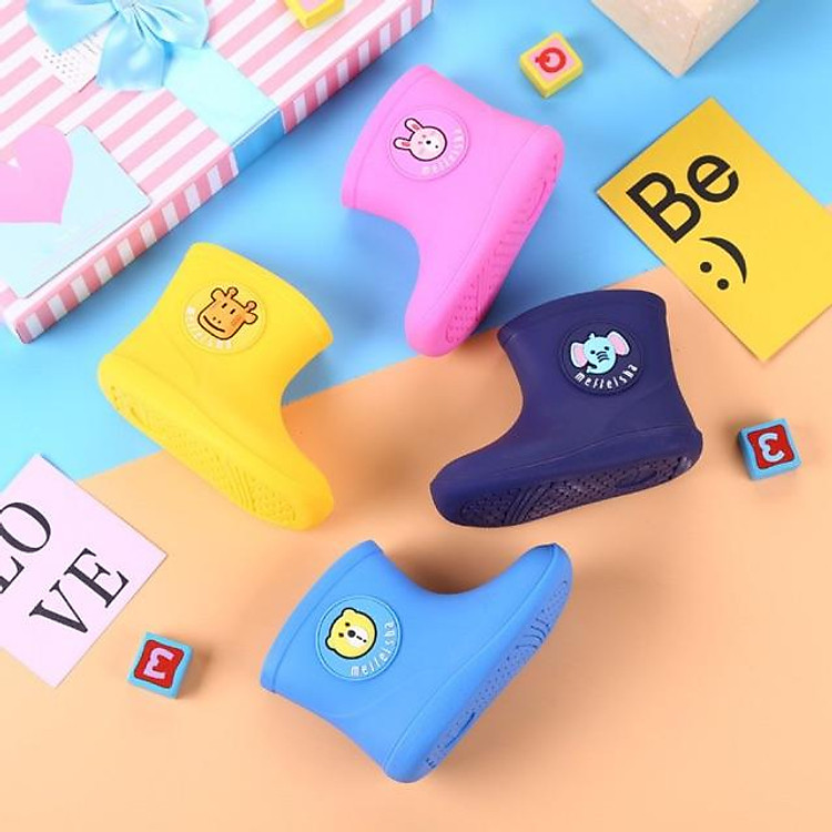 Ủng đi mưa cho bé
