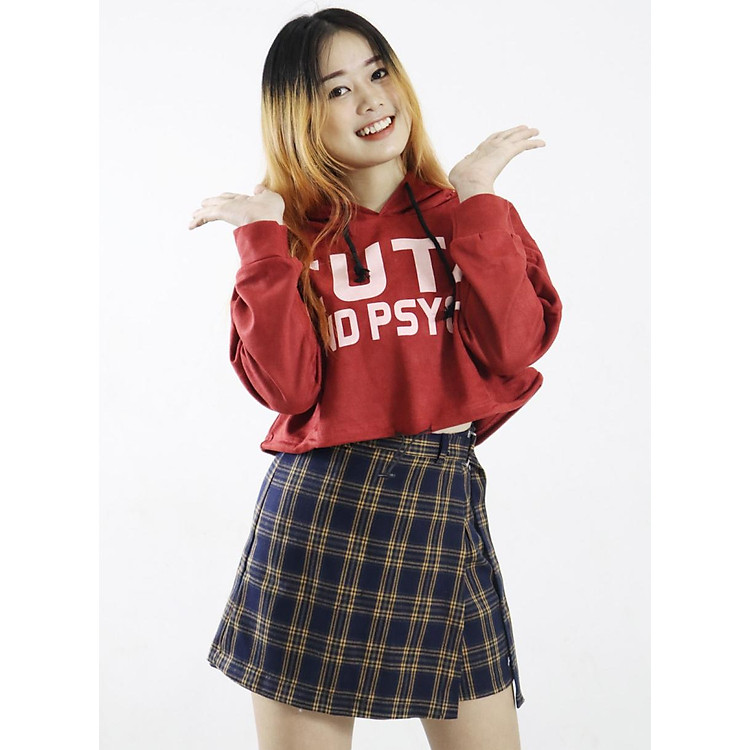 &Aacute;o crop top hoodie dễ phối đồ, hack d&aacute;ng trẻ trung.