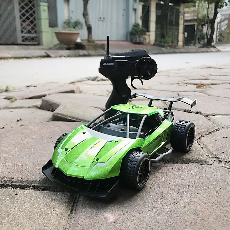 Ô tô điều khiển từ xa vỏ hợp kim chống va đập Model SX01