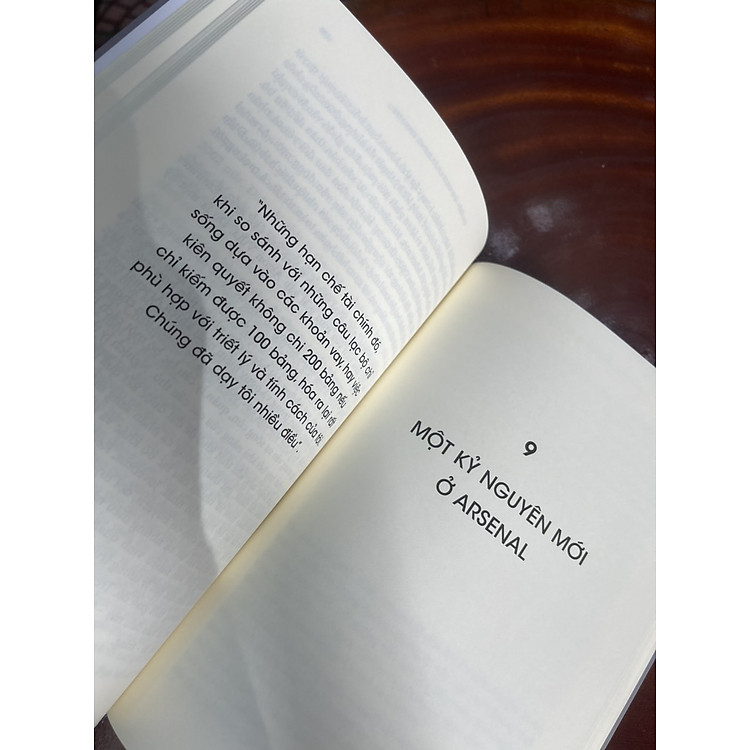 ARSENE WENGER – CUỘC ĐỜI TÔI QUA HAI MÀU ĐỎ TRẮNG - Ảnh 2