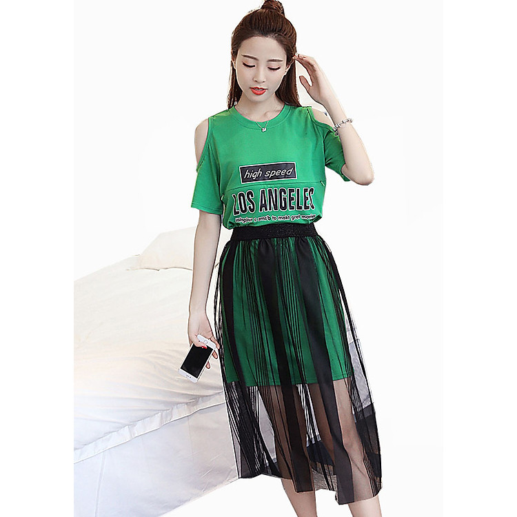 Set áo dáng dài hở vai và váy ren mỏng đẹp tinh tế