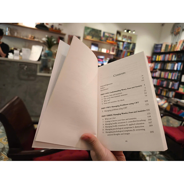 Overcoming Anxiety by Helen Kennerley - A self-help guide using cognitive behavioural techniques - Ảnh 5