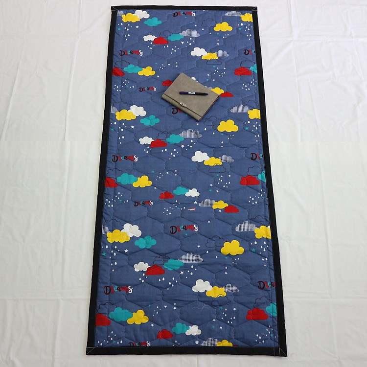 Nệm Đa Năng HOÀNG THIÊN HÀ - Sản phẩm không thể thiếu của Nhân Viên Văn Phòng - 100% vải Cotton thoáng mát, mềm mại, thấm hút mồ hôi. Giặt được bằng máy. Dể gấp gọn - Có túi đựng riêng.