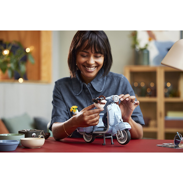 LEGO 10298 Xe Vespa Cổ - Thiên Đường COGO Chính hãng Ưu đãi - Hình ảnh 3