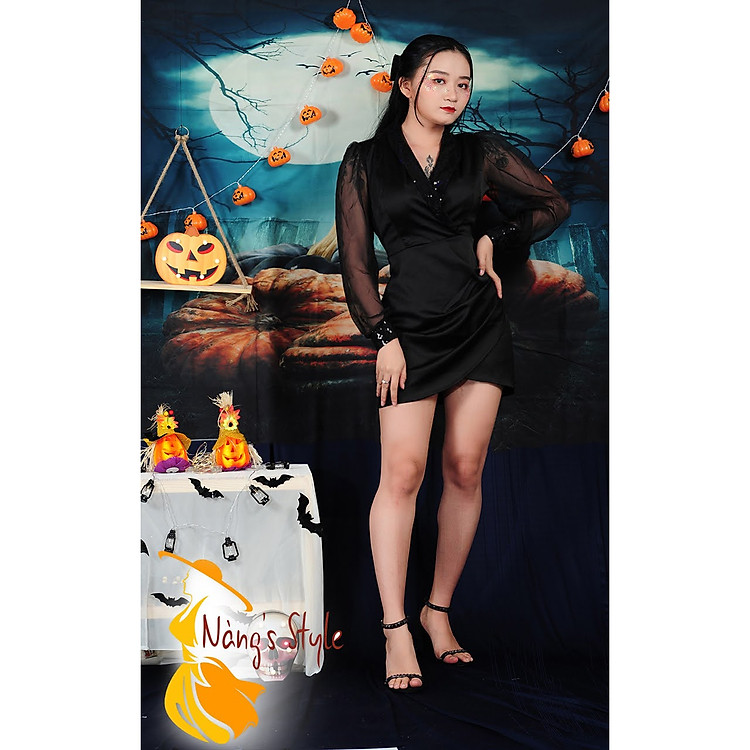 Đầm đen satin tay lưới dài đính kim sa