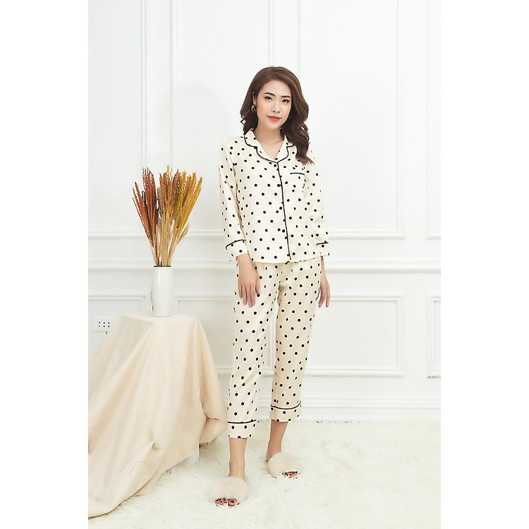 Bộ lụa mặc nhà dài tay chấm bi Hoa Việt