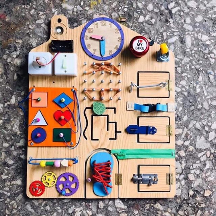 Bảng bận rộn( busy board) cho bé mầm non