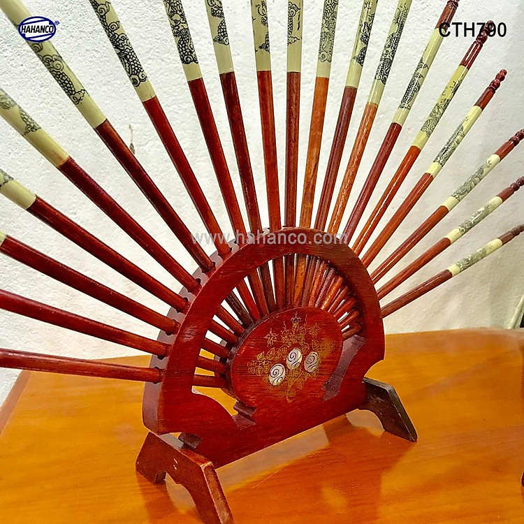 Bộ đũa thờ 10 đôi + giá rẻ quạt bằng gỗ Hương (CTH790) - Ảnh 3