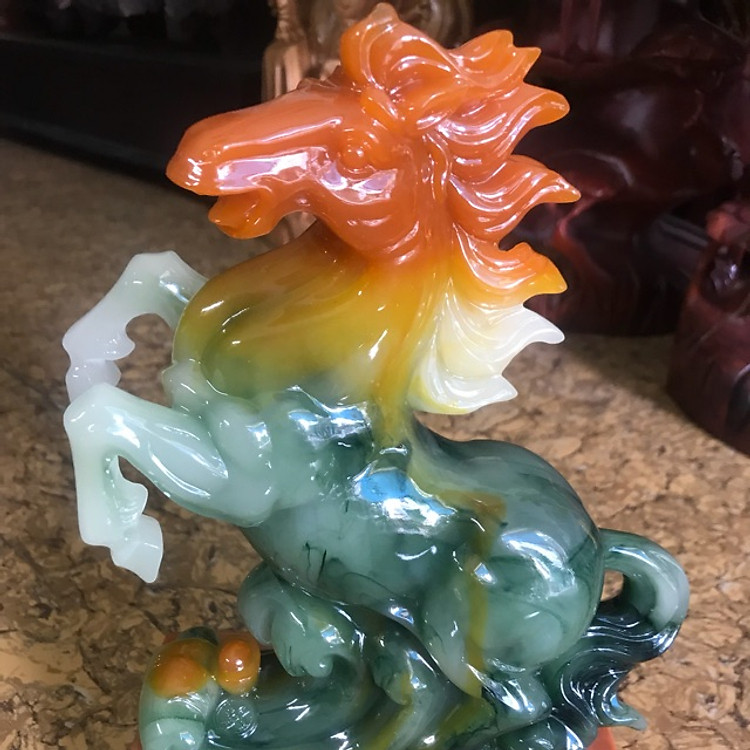 Tượng con Ngựa Xanh Phong Thủy Mới Đầu Đỏ Cam Đế Ấn Size Cao 30cm Ngang 20cm Sâu 10cm mang ý nghĩa biểu trưng cho Thành Công trong Kinh Doanh hợp Anh Chị mệnh Thủy Mộc Hỏa trưng bàn làm việc và trang trí căn nhà ạ