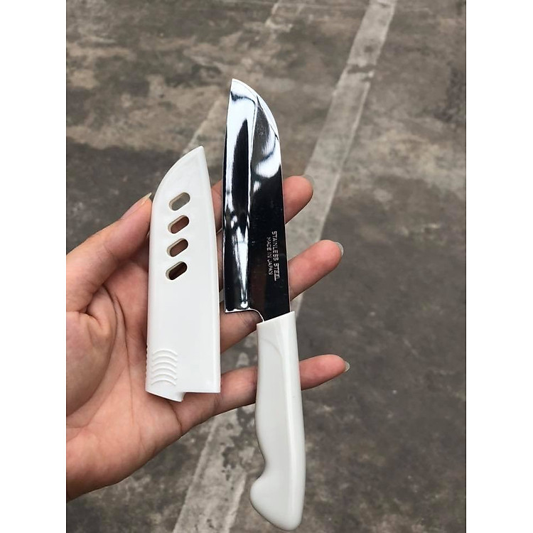 Dao gọt hoa quả được trang bị nắp nhựa bọc lưỡi, thuận tiện khi mang đi du lịch hay những chuyến dã ngoại mà vẫn đảm bảo an toàn - nội địa Nhật Bản