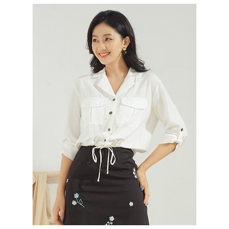 Áo sơ mi công sở GUMAC nữ GUMAC màu trắng thiết kế cổ vest túi hộp cách điệu cá tính hiện đại AA672