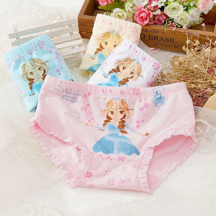 Quần chip tam giác bé gái set 4 cái 4 màu cô gái mặc đầm xanh