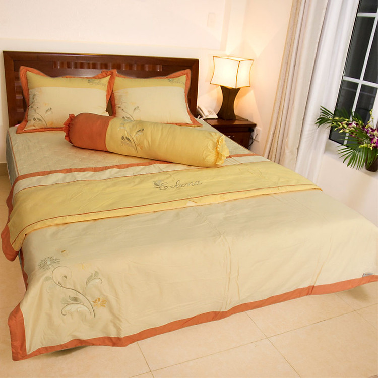 Bộ Chăn Ga Gối Thêu Cao Cấp Thắng Lợi (160 x 200 cm) - Vàng