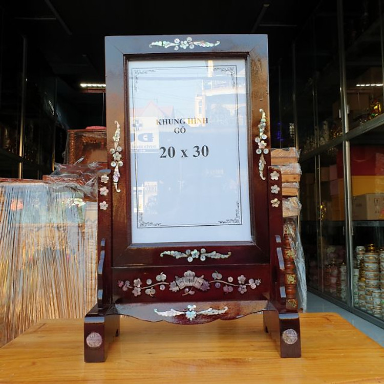 Khung hình thờ gỗ tràm bông vàng cẩn 20×30 màu đen