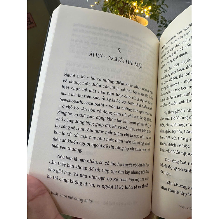 THOÁT KHỎI MÊ CUNG ÁI KỶ - Ảnh 3