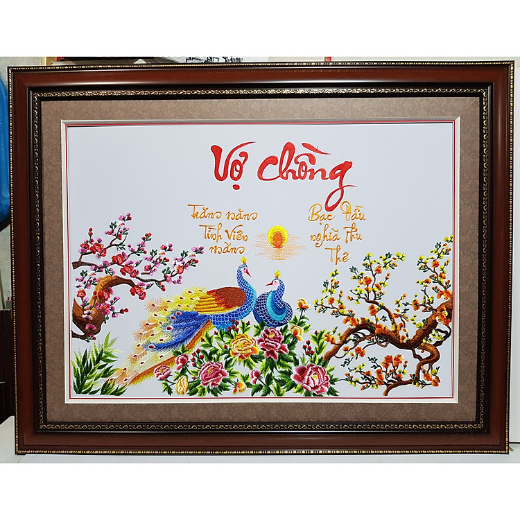 Tranh thêu đôi chim công chữ thư pháp -Vợ Chồng