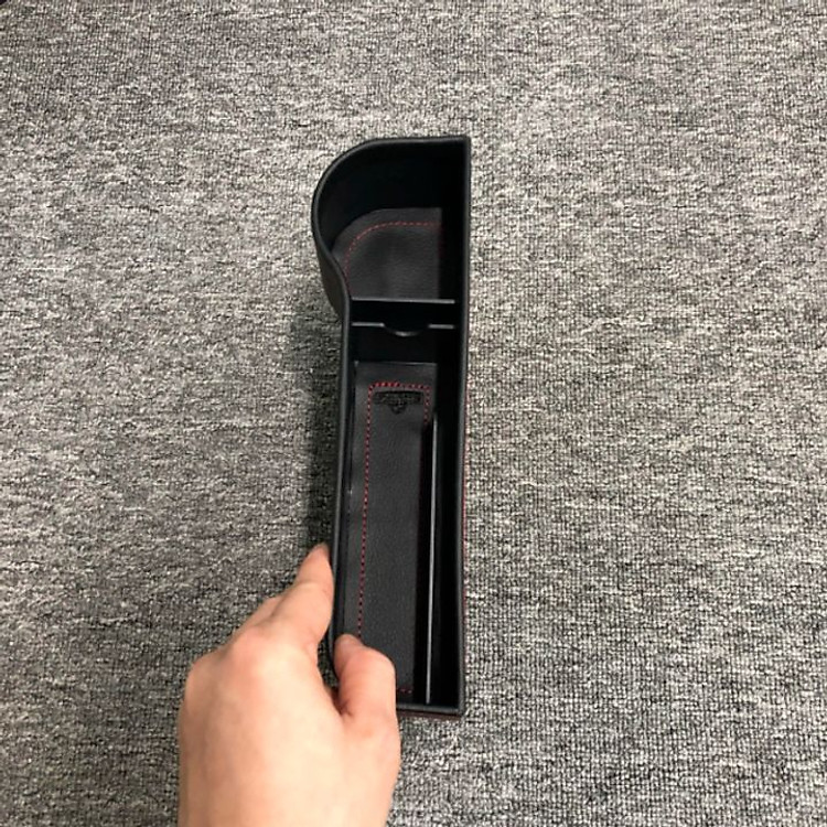 Khay để đồ khe ghế ô tô SBK468