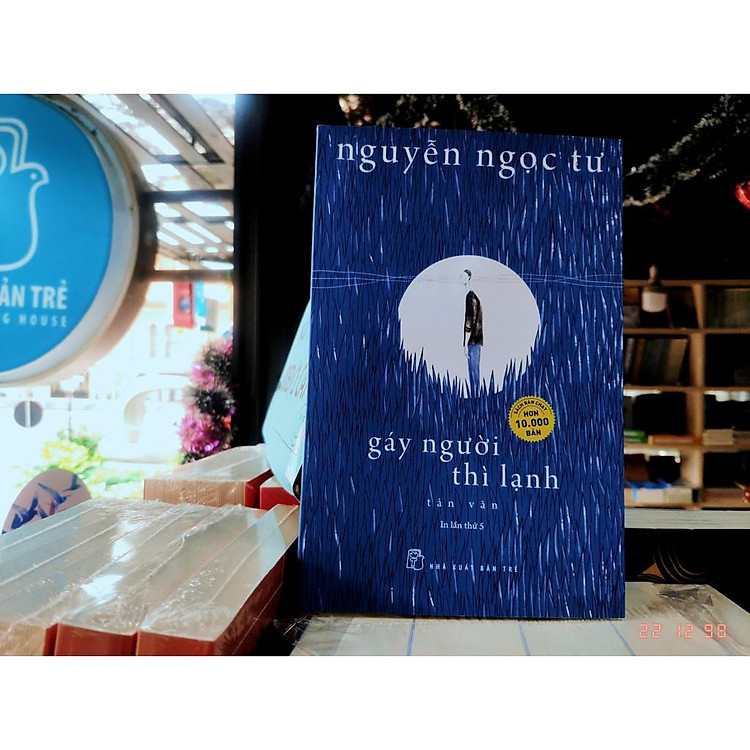 Gáy Người Thì Lạnh (Tản văn) - Ảnh 2