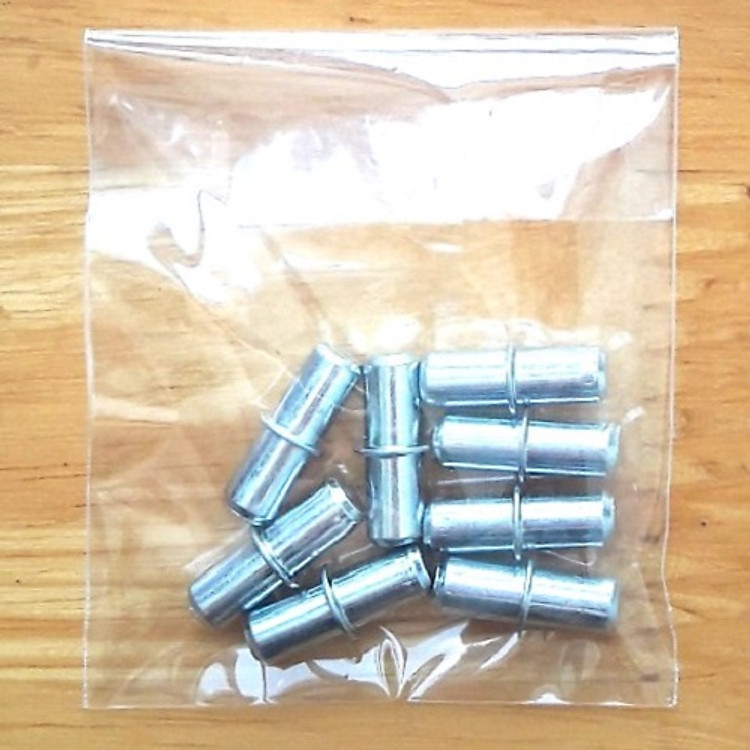 Set chốt đỡ kệ gỗ (08 cái), lắp được 02 cái đợt kệ, bằng thép mạ kẽm. Chịu lực 80kg/chốt.