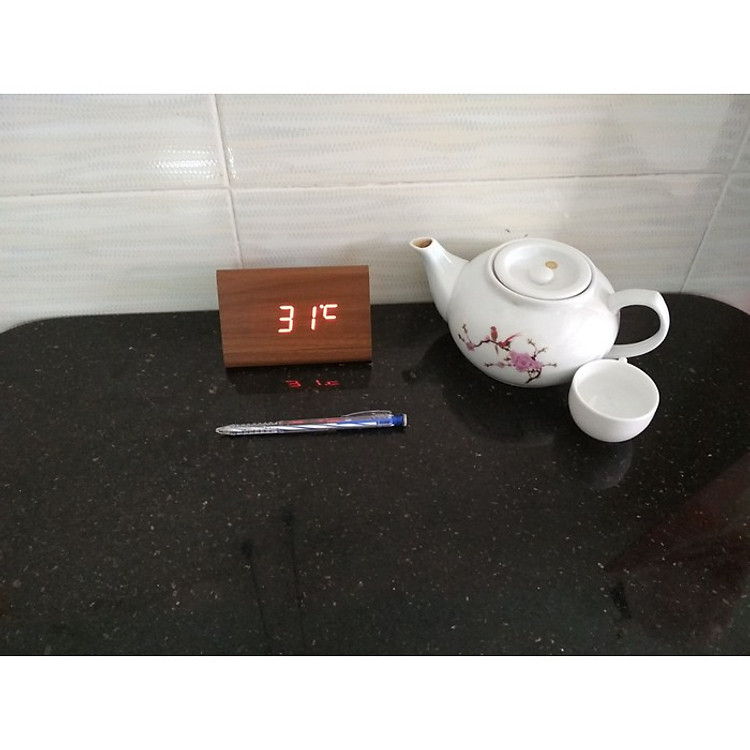 Đồng hồ để bàn khối tam giác bằng gỗ
