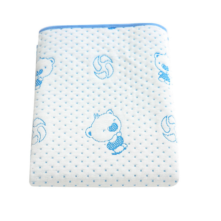 Thảm Chống Thấm, Lót Chống Thấm 4 Lớp Cho Em Bé - Tặng Khẩu Trang (Giao Họa Tiết Ngẫu Nhiên)