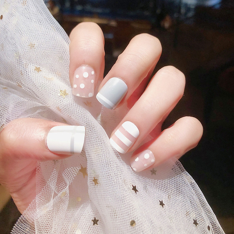 Bộ 24 Móng Giả Chấm Bi Kèm 2 Gr Keo (Sản Phẩm Đẹp, Gọn Nhẹ, Mẫu Mã Sang Trọng Và Trẻ Trung)