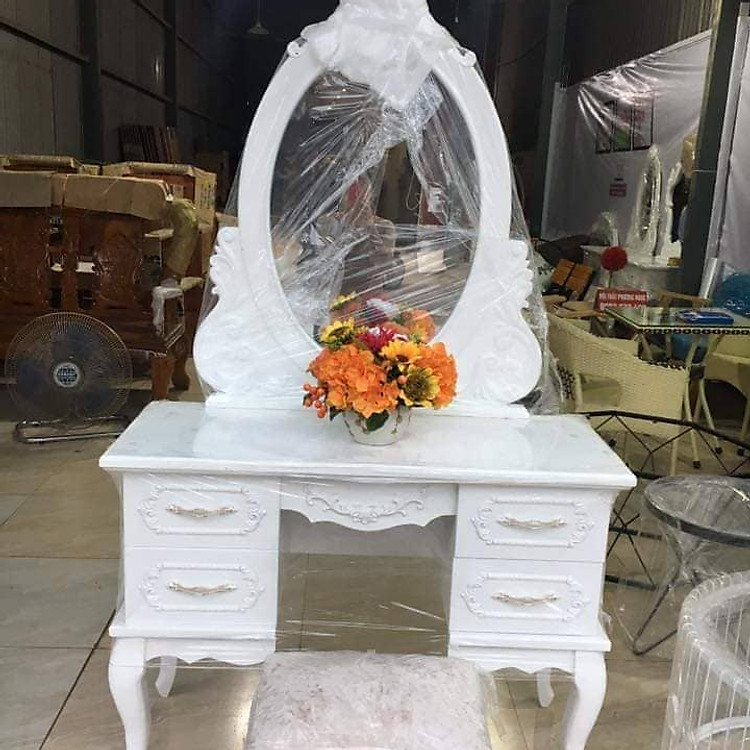 Bàn phấn thiêt kế mới