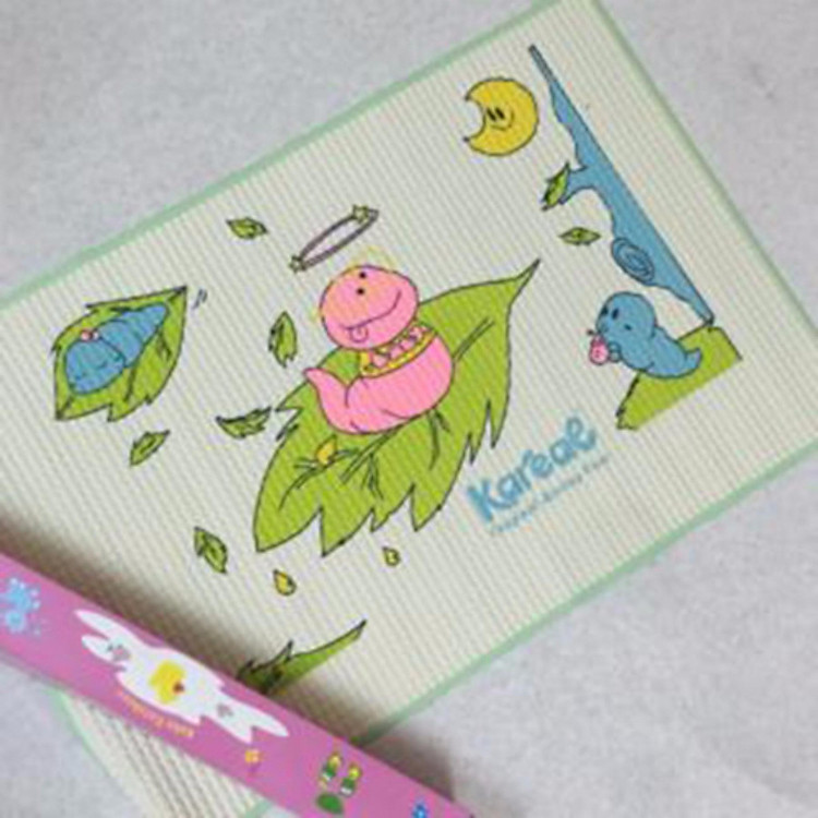 Nệm cao su chống thấm mẫu ngẫu nhiên cho bé gái