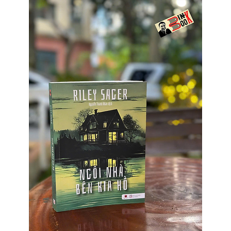 NGÔI NHÀ BÊN KIA HỒ