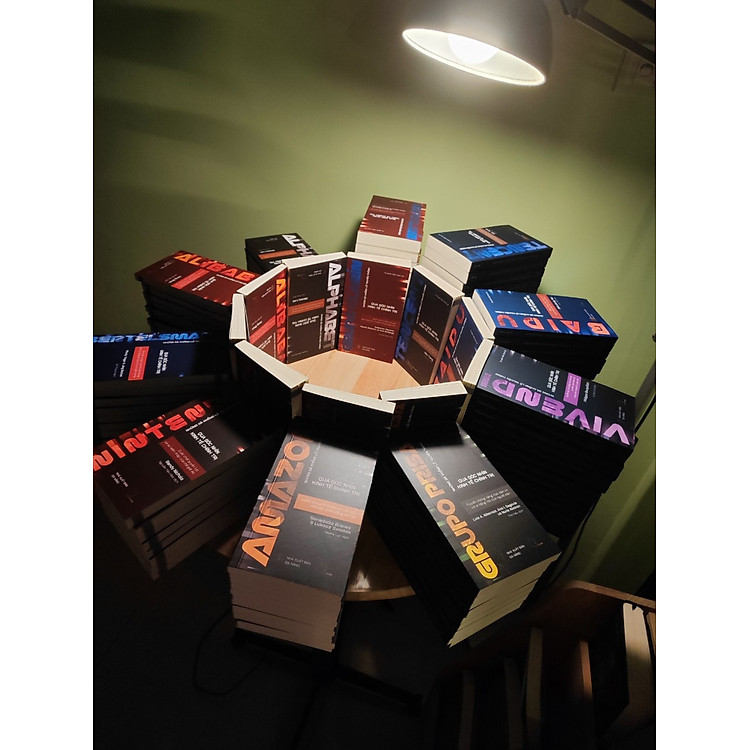 Những gã khổng lồ truyền thông qua góc nhìn kinh tế – chính trị