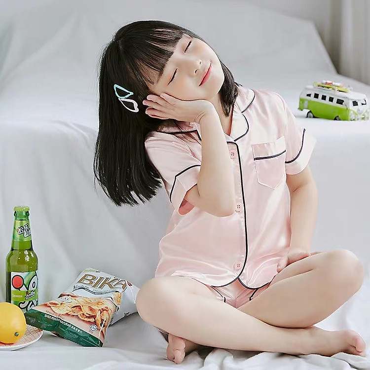 Combo 3 bộ pizama lụa cho bé gái từ 12đến 34kg, Vải lụa 100% , 3 màu Xanh , Hồng , Kem