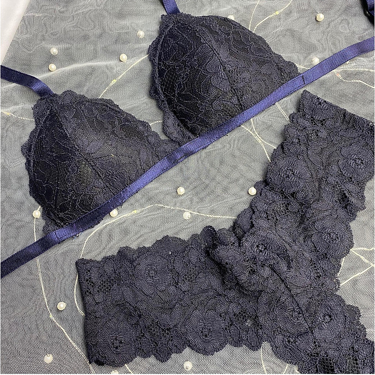 Bộ Nội Y Thiết Kế Ren Cao Cấp Đen Dây Xanh Có Mút Quần Chữ Y