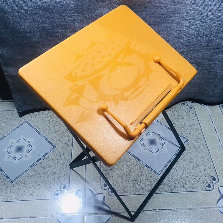 Kệ tụng kinh chân sắt