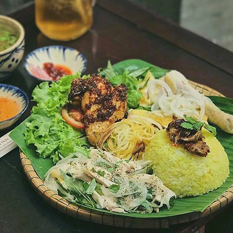 Gà Lên Mâm Nửa Con Tại Cô Quyên Xứ Quảng Tại Asian Food-TT GIGAMALL