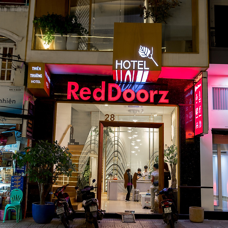 Khách Sạn RedDoorz Plus Gần Ga Sài Gòn - Quận 3 - TP HCM