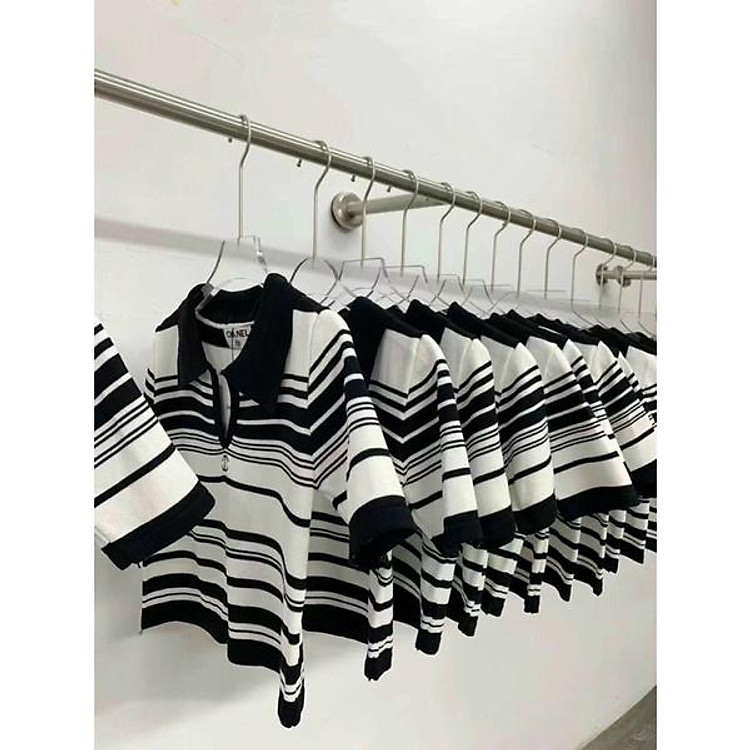 Áo len kẻ cổ bẻ chữ X