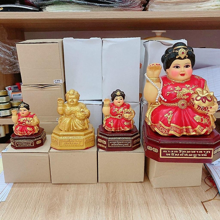 Tượng mẹ ngoắc ĐỎ và VÀNG