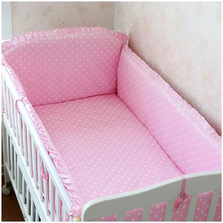 4 tấm quây cũi và ga chun cotton mẫu chấm bi hồng bé gái