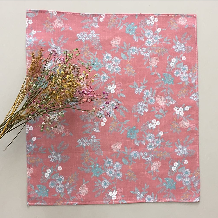 Khăn mùi xoa hồng may thủ công