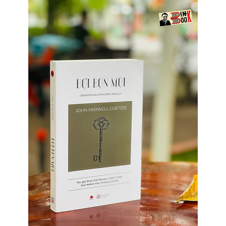 ĐỢI BỌN MỌI – John Maxwell Coetzee